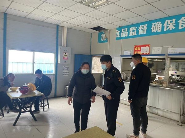 双桥办事处积极整治餐饮油烟净化设施 城市净化再度提升