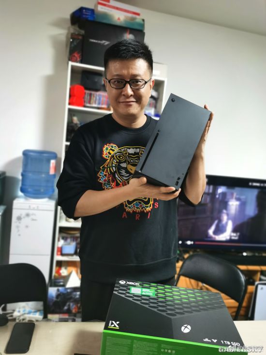 尊龙人生就是博d88张腾岳开箱XSX“空气净化器”：男人的快乐 嘿嘿