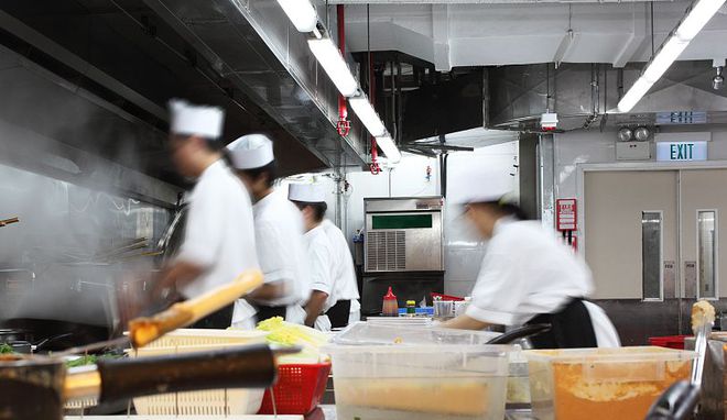为何餐饮企业是需要安装油烟净化器？