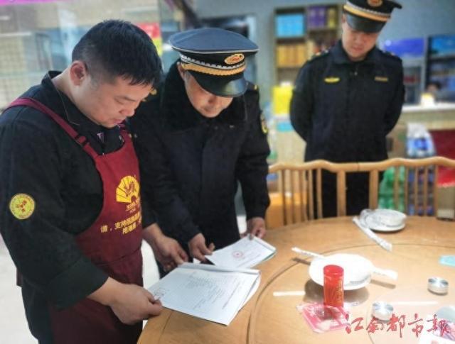 尊龙人生就是博d88，专项检查佘山路烧烤一条街餐饮油烟