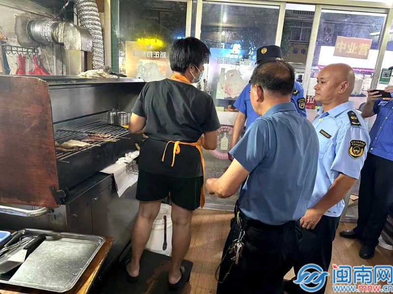 尊龙人生就是博d88，南靖县持续开展夏季餐饮业油烟污染专项整治行动